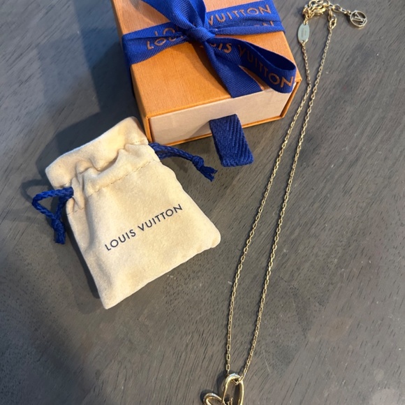 Louie Vuitton AUTHENTIC Fall in Love Gold Necklace - Picture 7 of 7